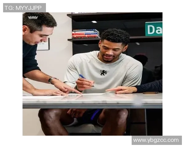 转正了！Shams：国王与新人中锋考德威尔签下一份四年合同